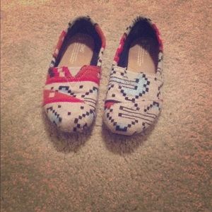 Printed toms shoes